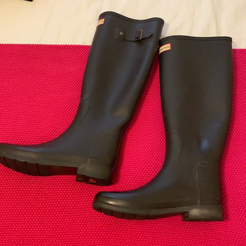 Tall Matte Black Hunter Rain Boots w/ Socks Size 8